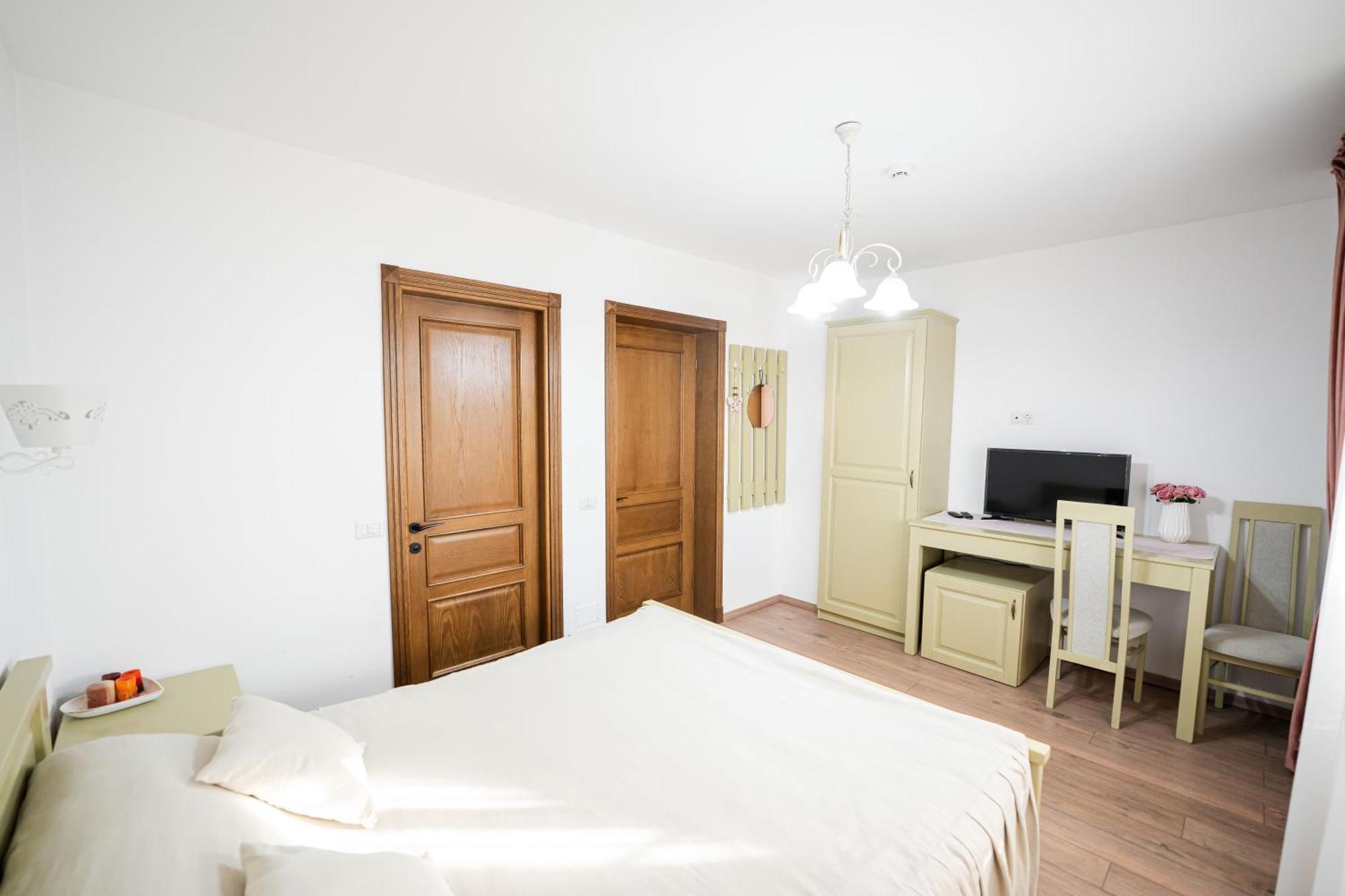 Casa Andra Hotel Siret Bagian luar foto