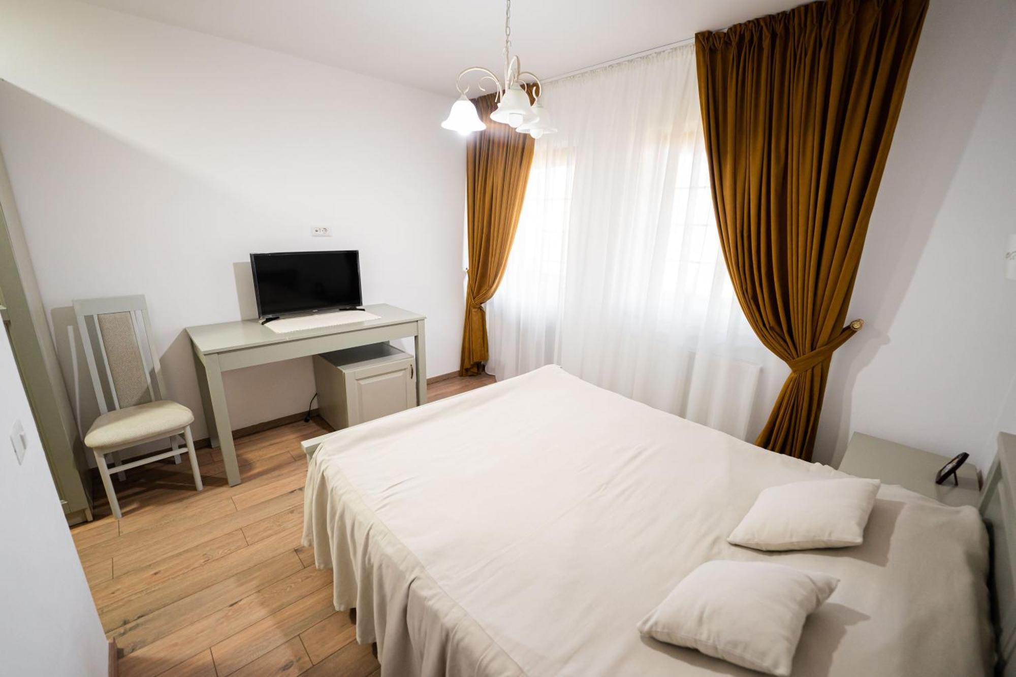 Casa Andra Hotel Siret Bagian luar foto