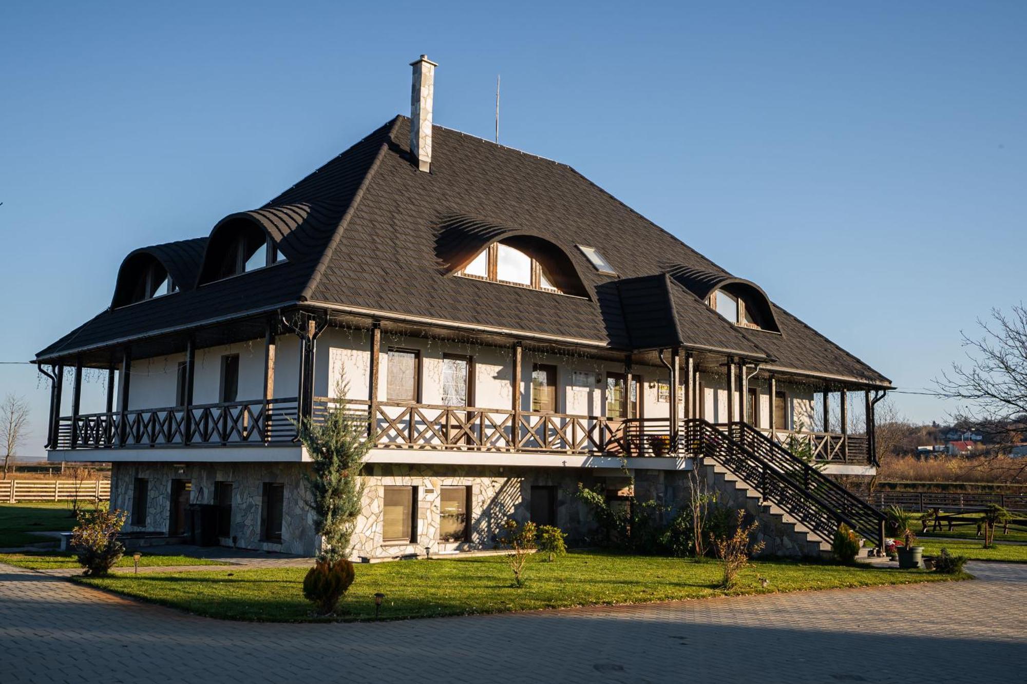 Casa Andra Hotel Siret Bagian luar foto