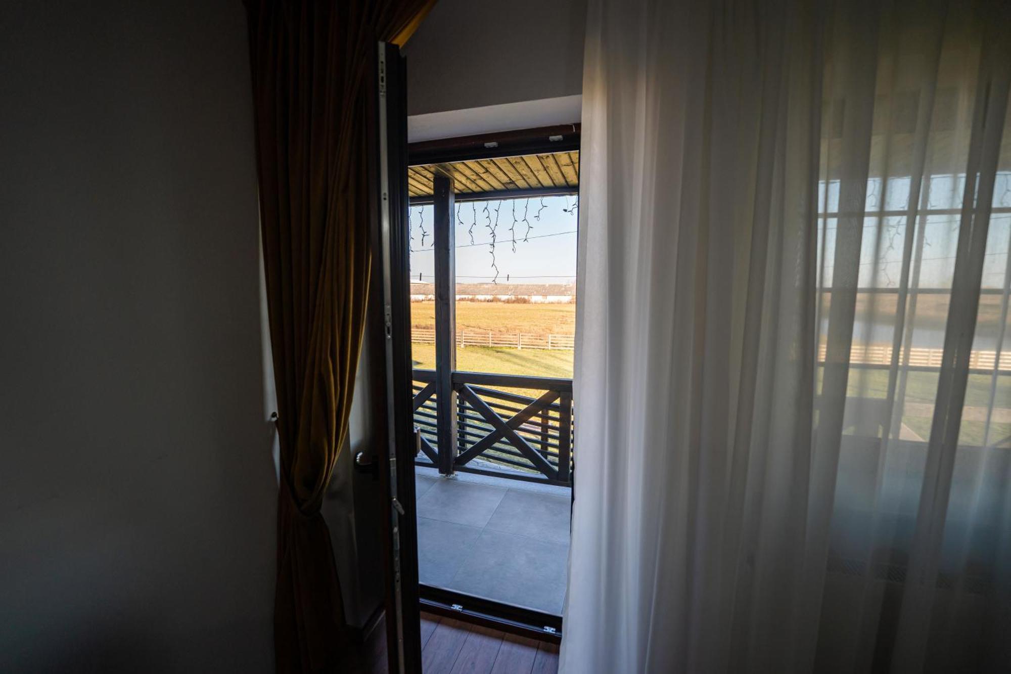 Casa Andra Hotel Siret Bagian luar foto