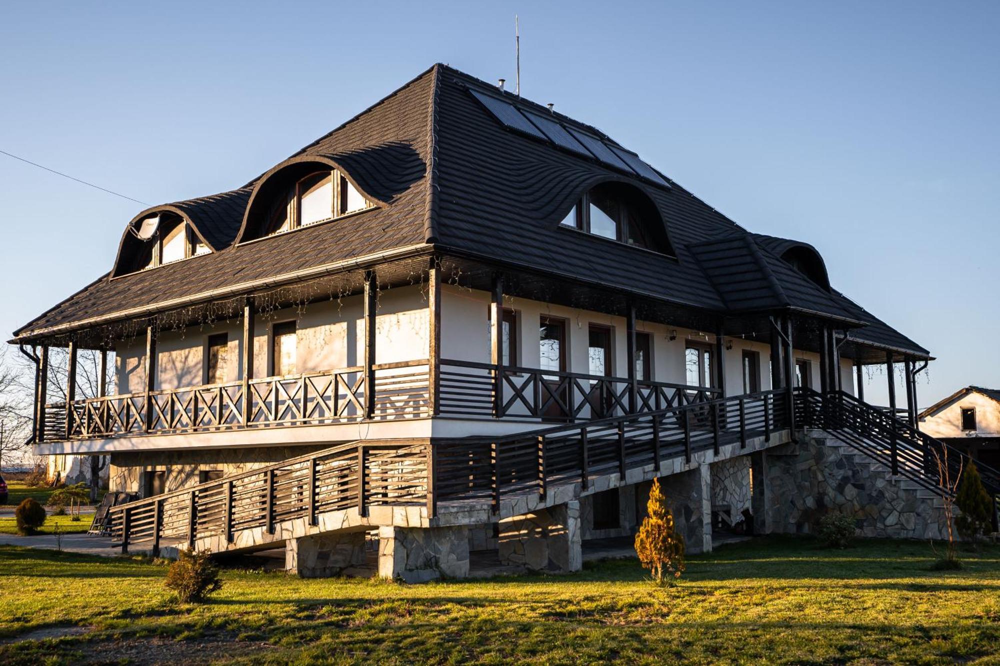 Casa Andra Hotel Siret Bagian luar foto