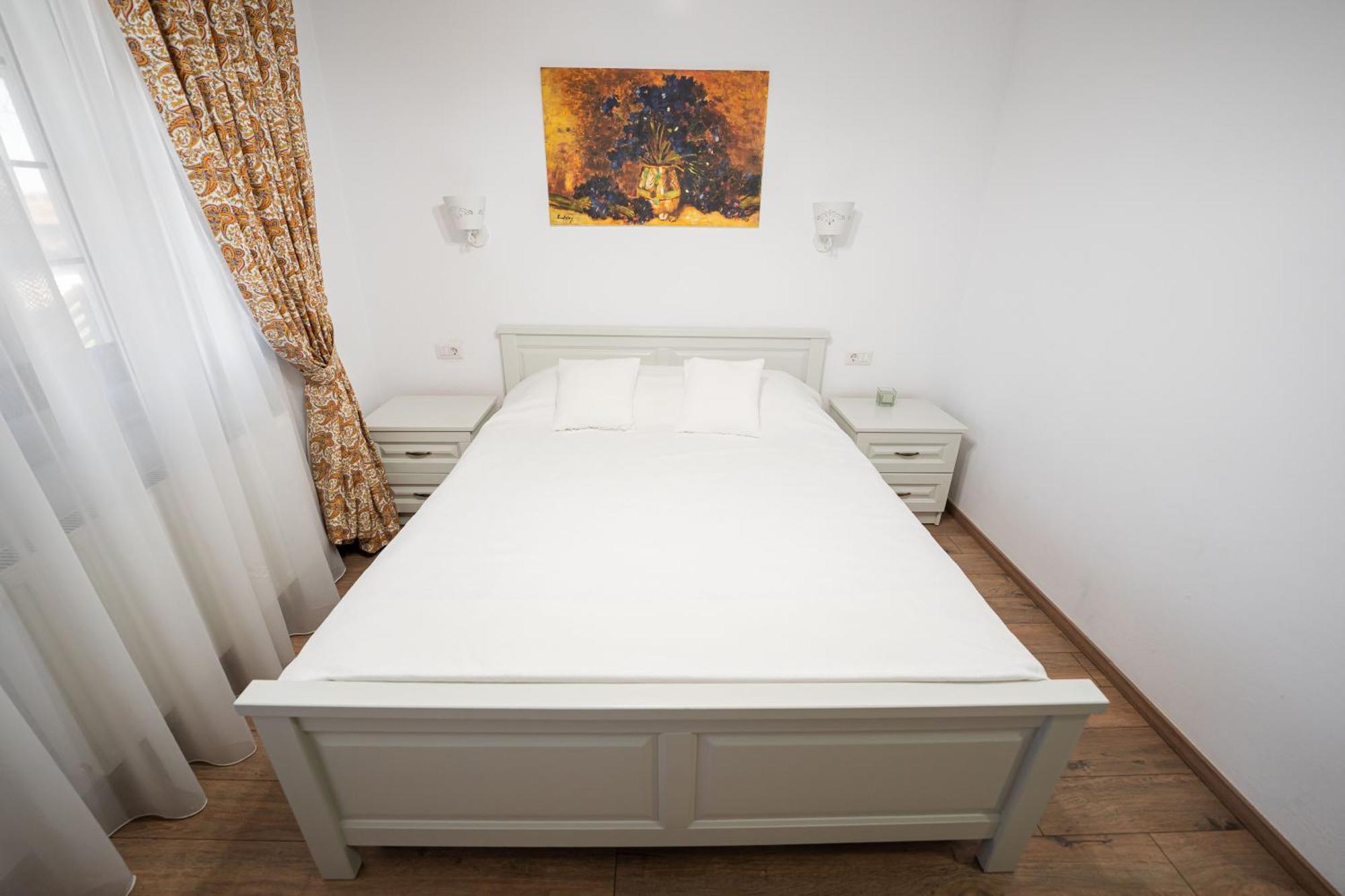 Casa Andra Hotel Siret Bagian luar foto