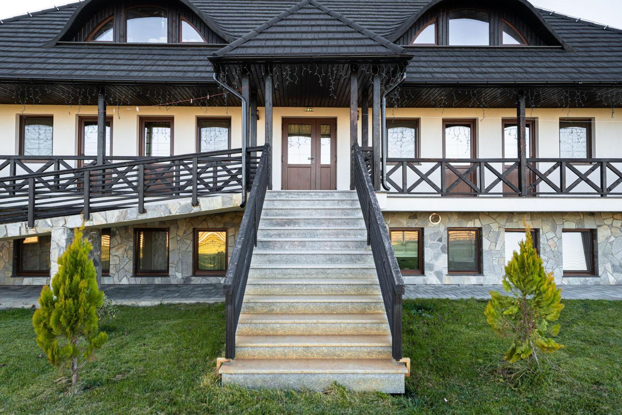 Casa Andra Hotel Siret Bagian luar foto