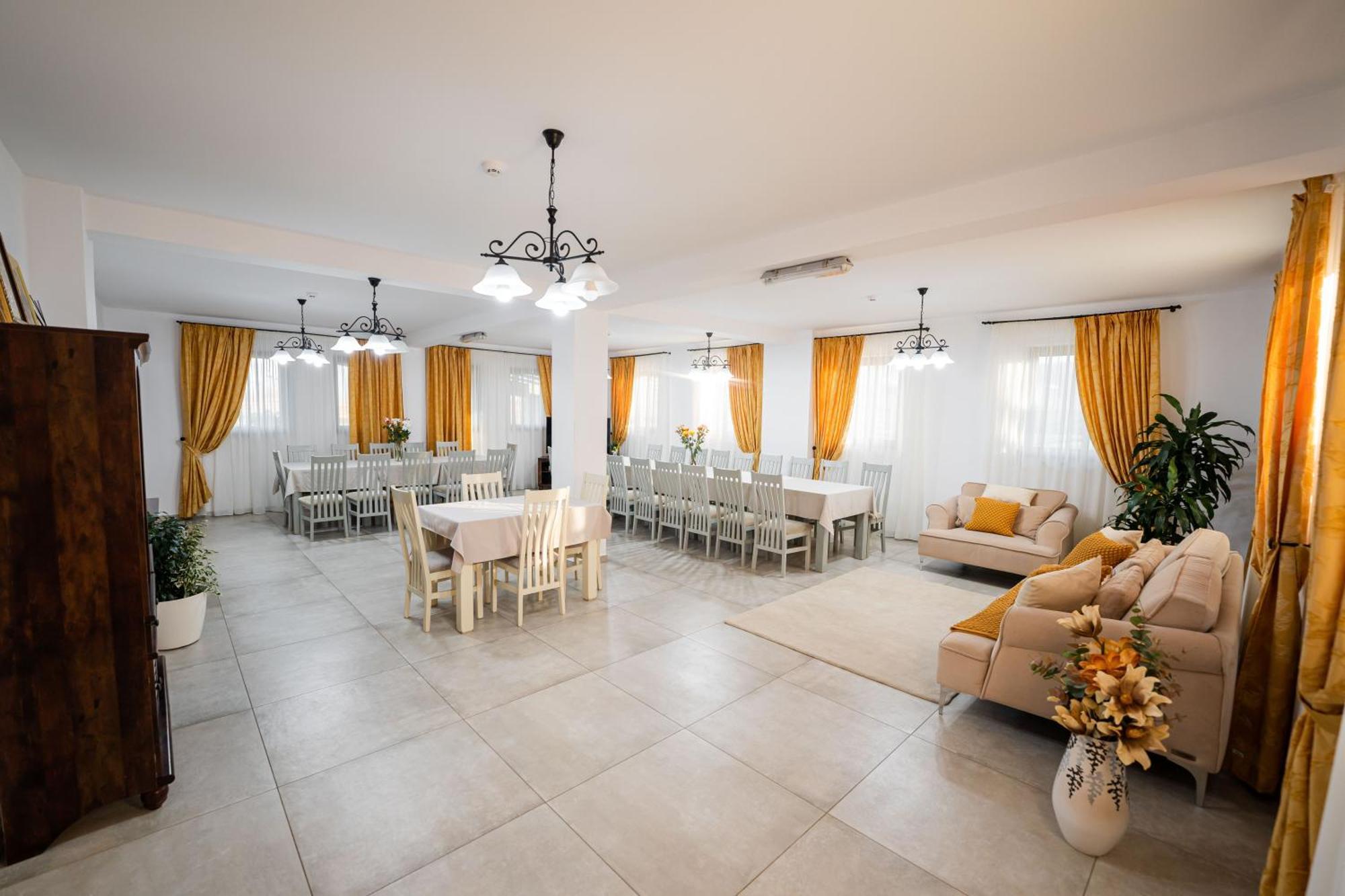 Casa Andra Hotel Siret Bagian luar foto